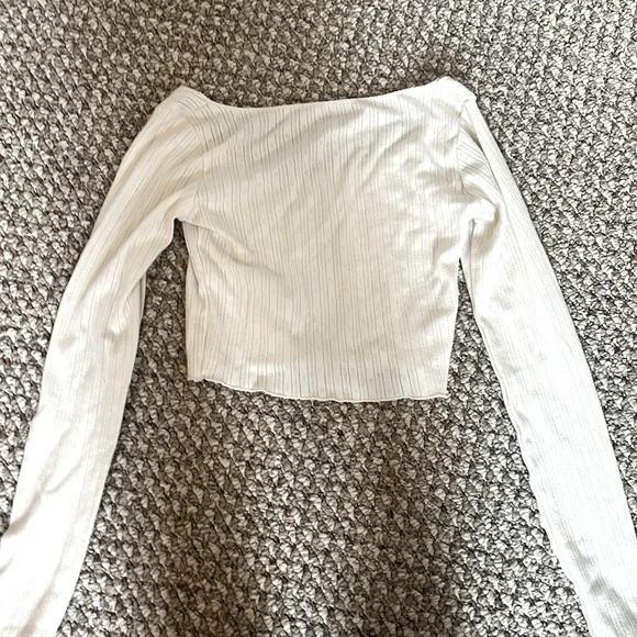 Brandy Melville Long Sleeve - Picture 2 of 3